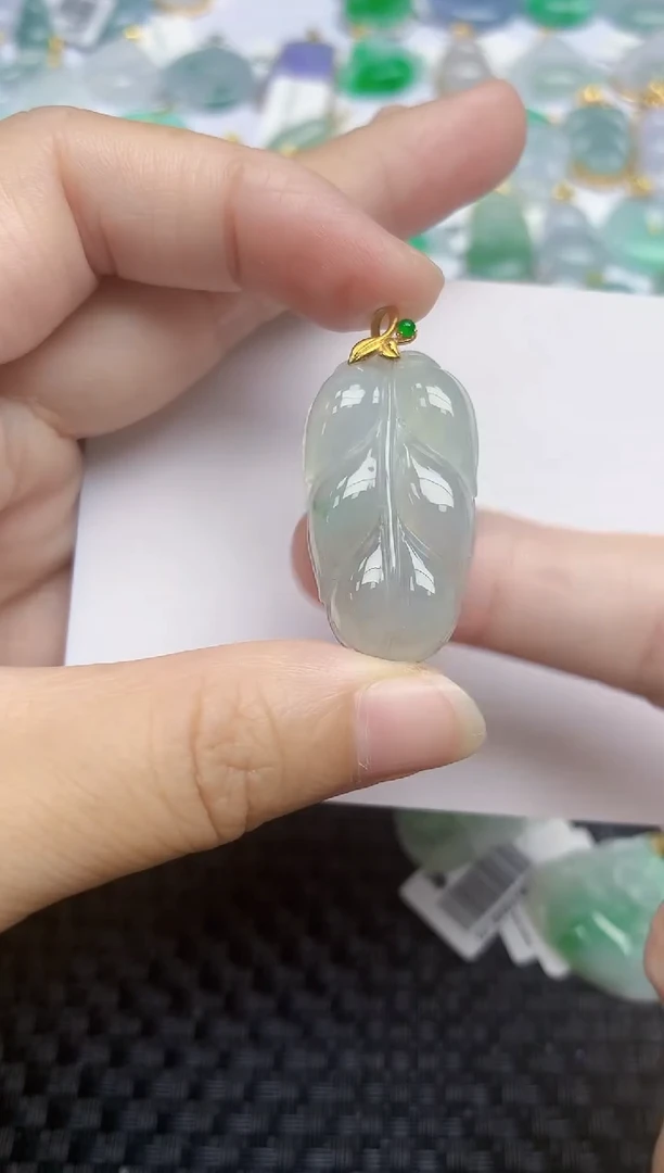 翡翠18K金镶嵌颈饰天然A货翡翠