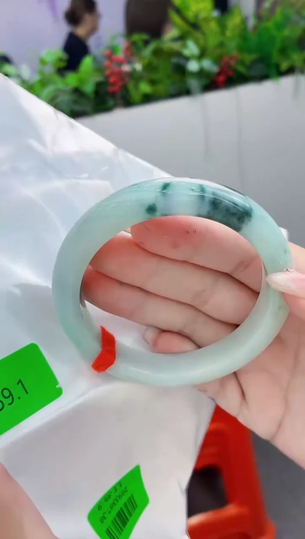 翡翠手镯未镶嵌翡翠手镯