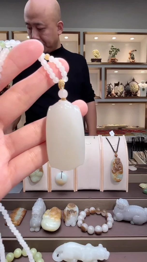 颈饰未镶嵌和田玉苏