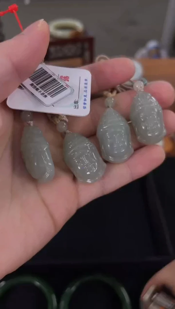 吊坠(不含链)未镶嵌和田玉且末青白 观音 多样性发一