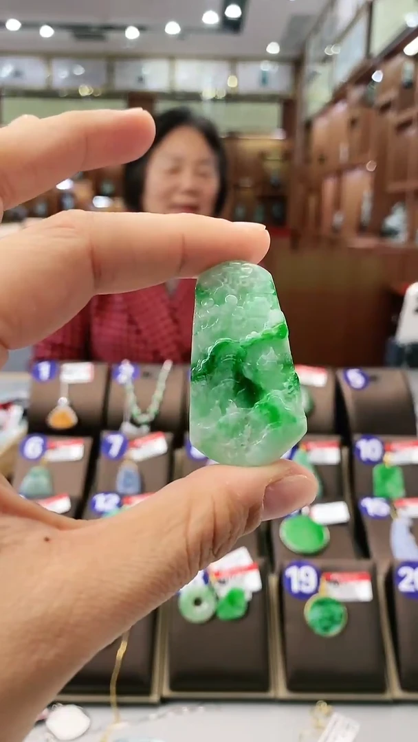 【闪购商品】翡翠颈饰未镶嵌山水牌