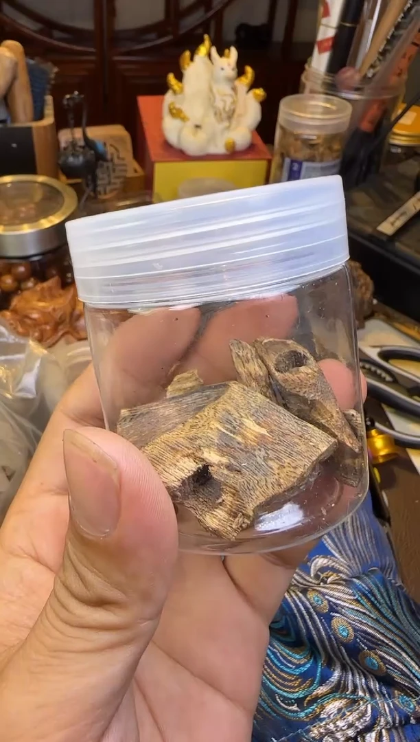 沉香碎屑沉香沉香碎料一罐10g左右