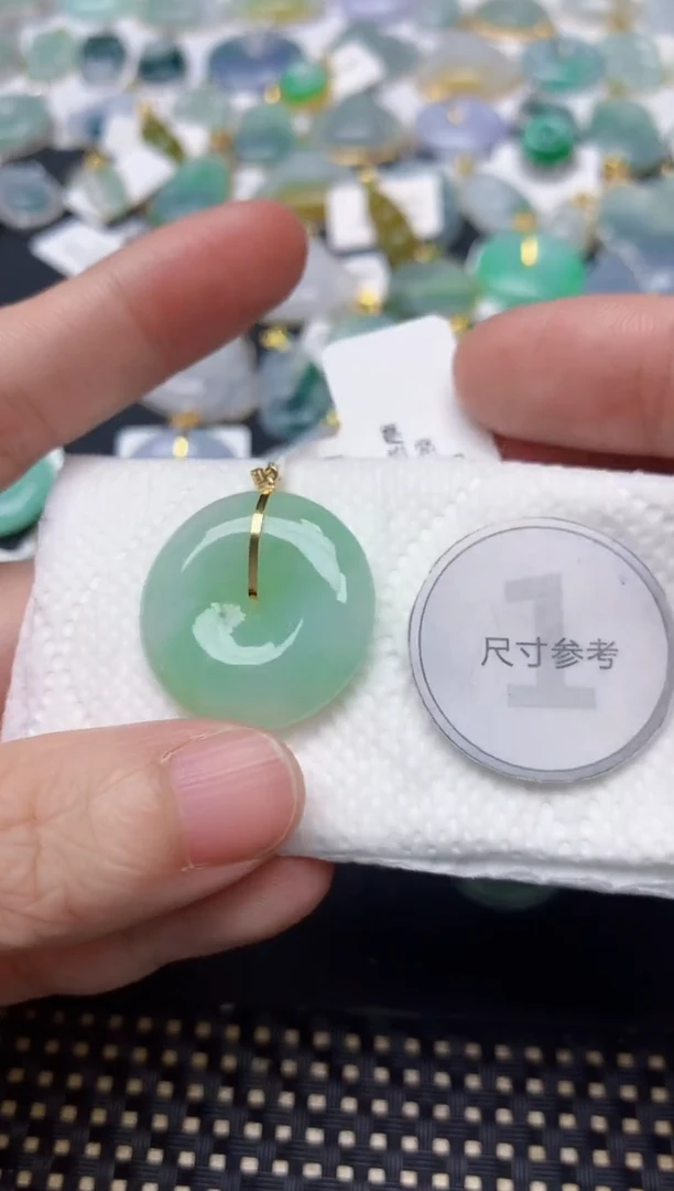 颈饰18K金镶嵌翡翠天然缅甸A货翡翠