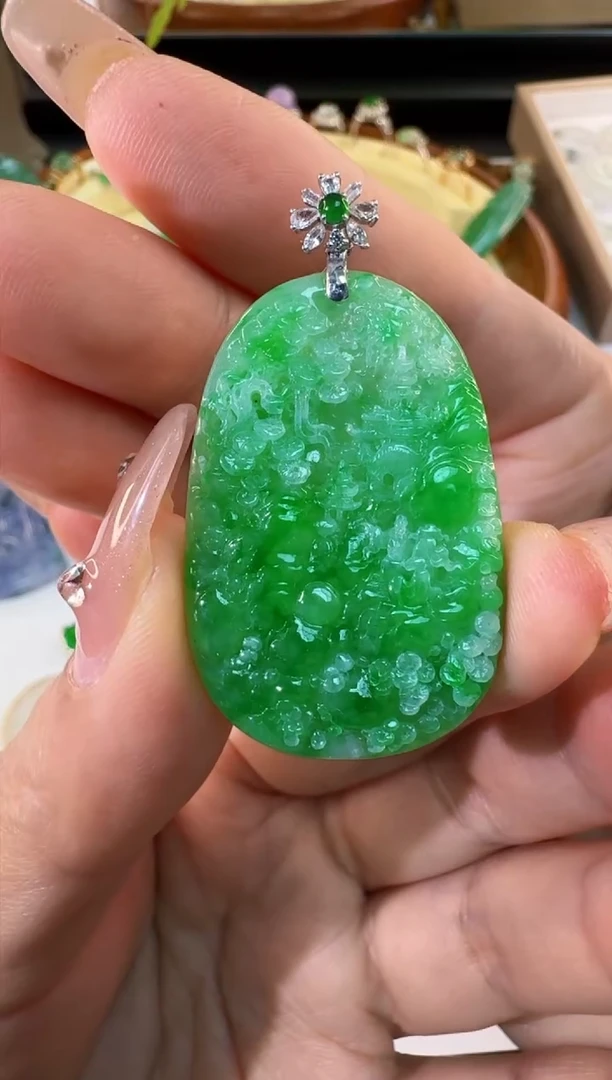 【闪购商品】翡翠颈饰18K金镶嵌缅甸A货翡翠山水牌吊坠