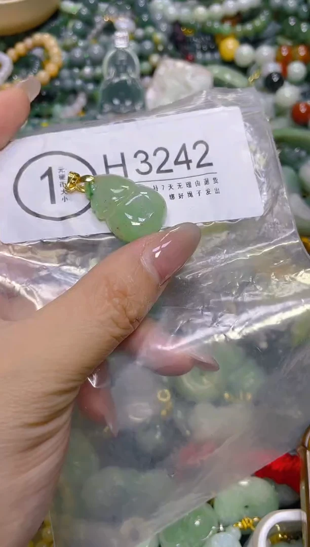 颈饰未镶嵌翡翠/H/翡翠A货，一件也是批发价
