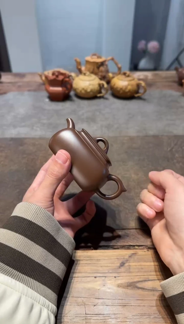 茶壶紫砂吕****。长四方 紫砂壶