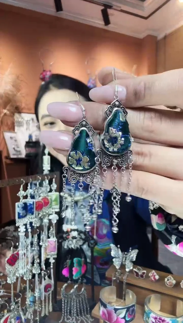 【闪购商品】刺绣纯手工民族风耳环