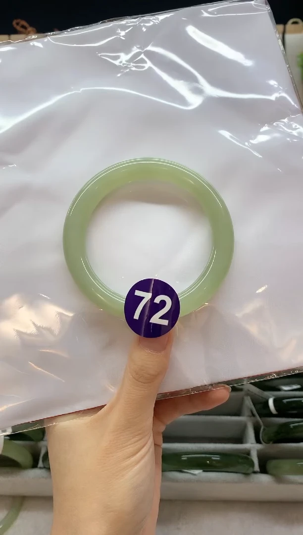 未镶嵌手镯和田玉不****女手镯4