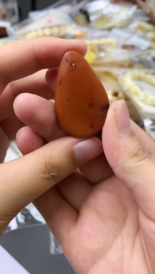 未镶嵌琥珀珠宝奇石30