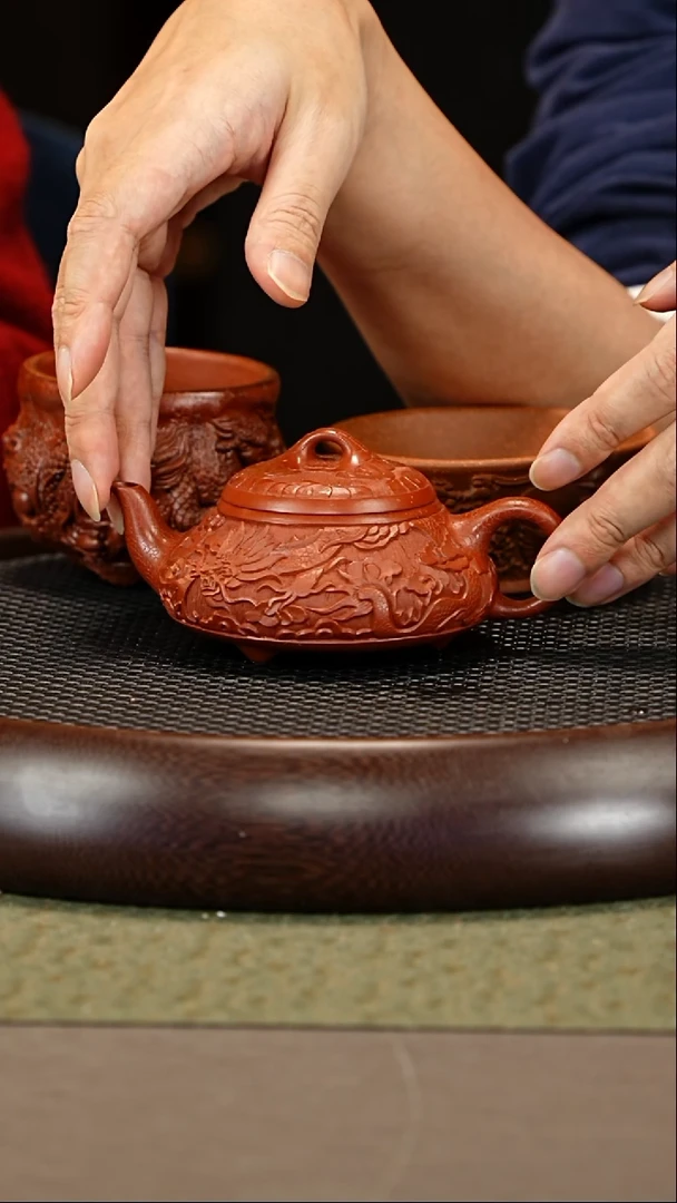 茶壶紫砂68 徐秀文 红泥 浮雕汉棠 180cc