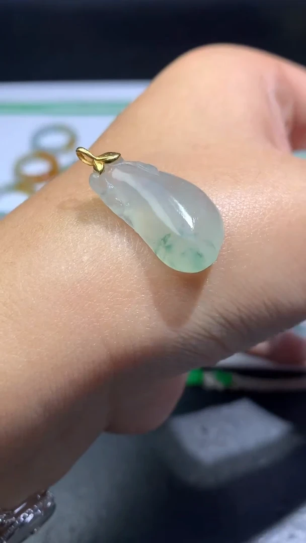 颈饰18K金镶嵌翡翠净货