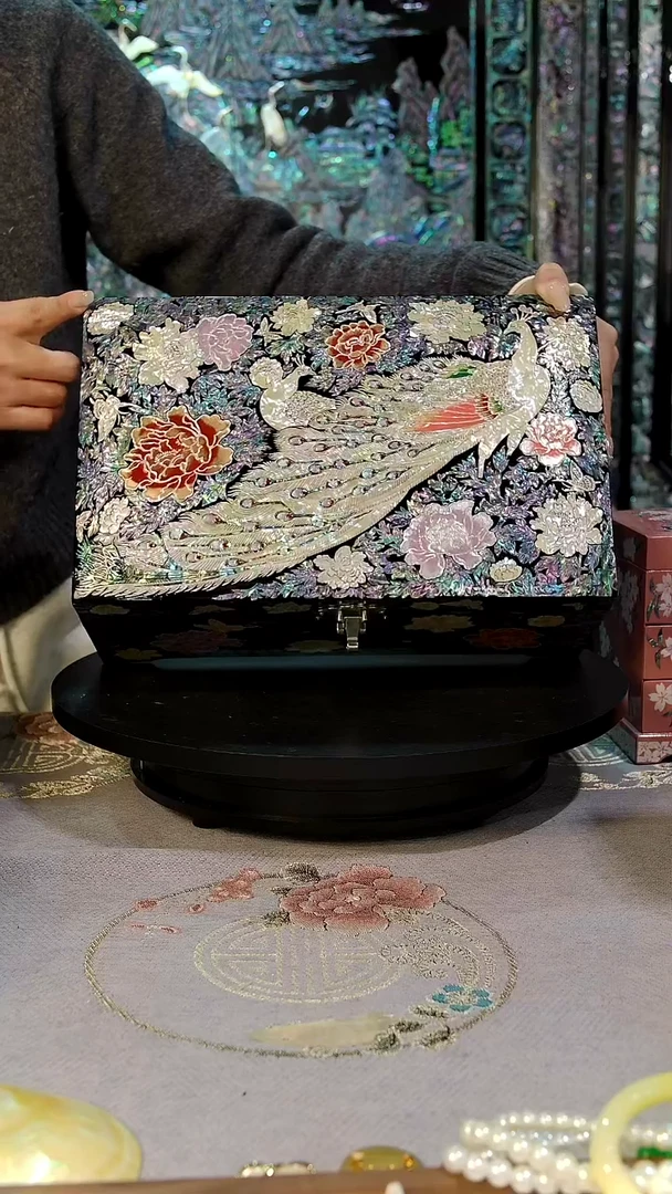 黑底全满螺· 弘贝雅螺钿漆器文化馆