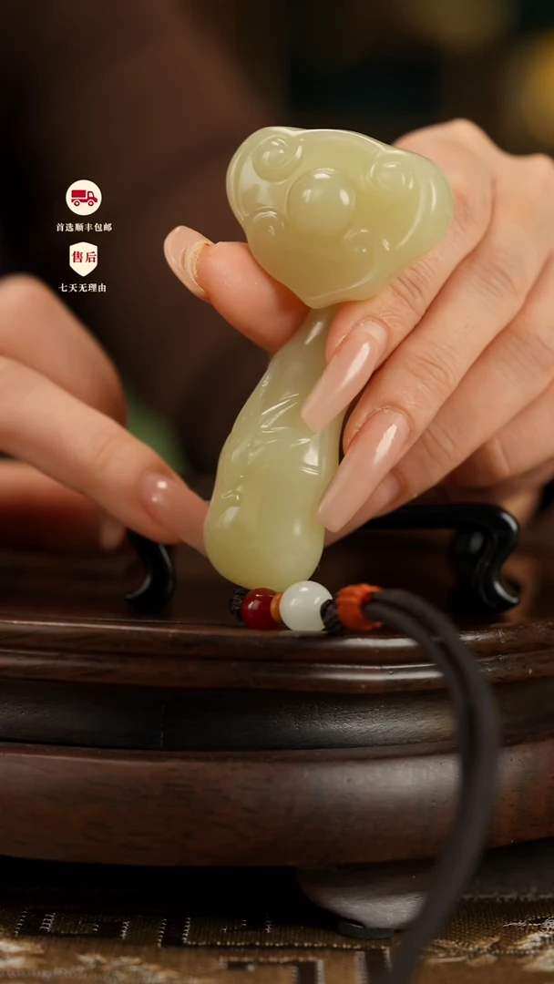 云南石竹叶青雕刻：节节高升如意把件摆件