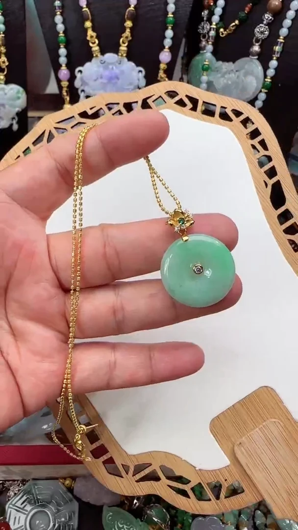 颈饰未镶嵌翡翠吊坠