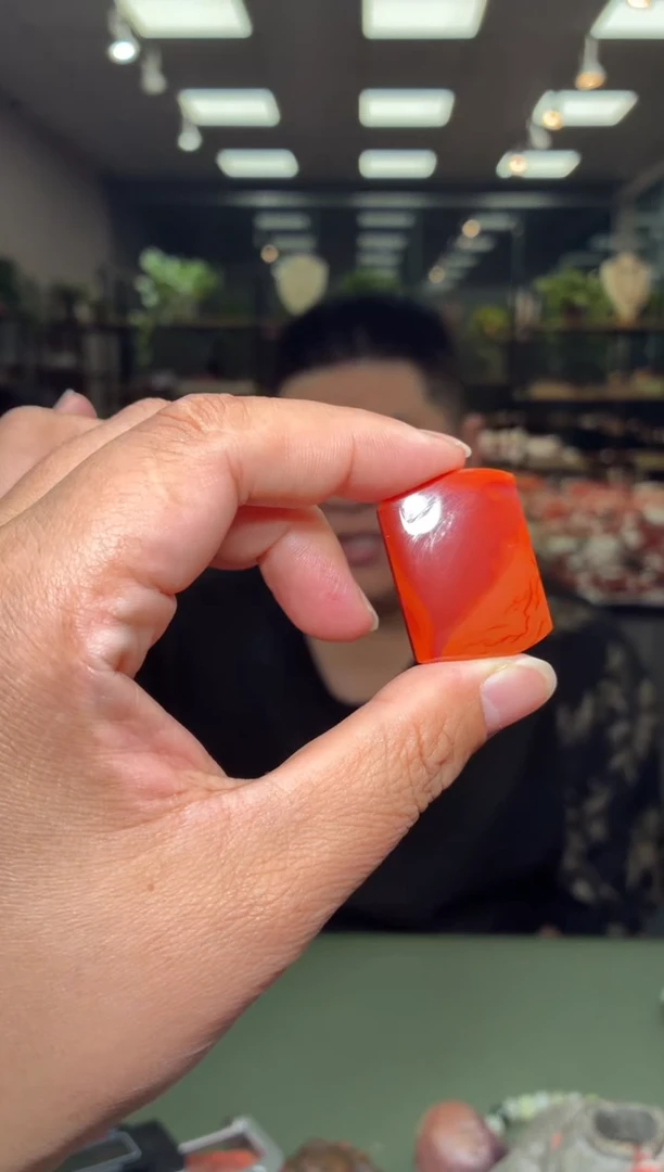 颈饰未镶嵌南红玛瑙无事牌一个