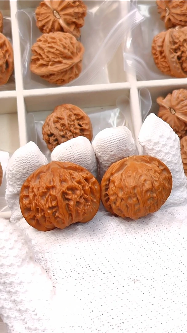 吊坠文玩核桃木***木文玩核桃把件  8