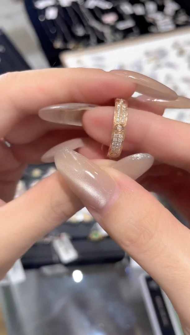 戒指18K金镶嵌钻石戒指