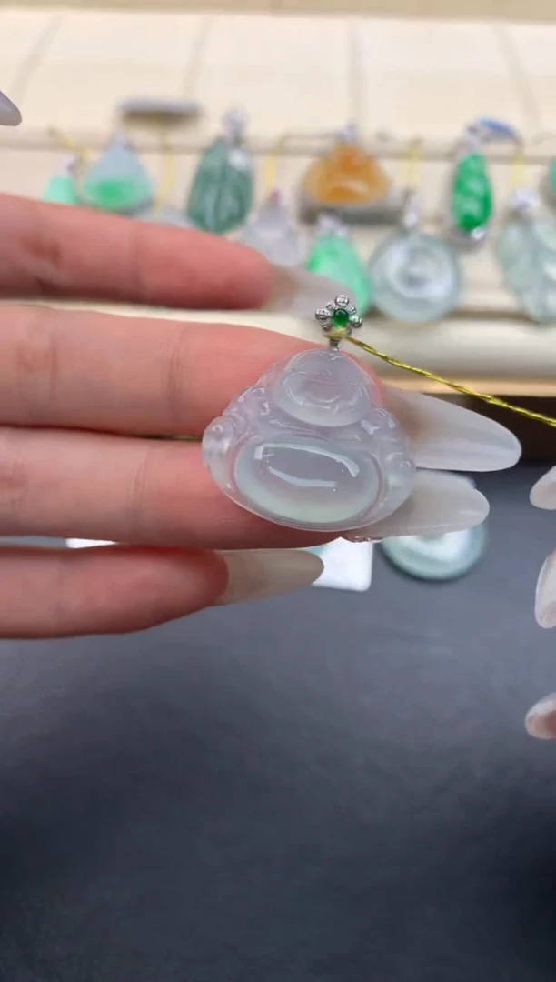 翡翠18K金镶嵌颈饰F493