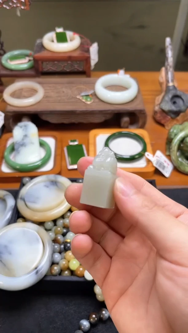 未镶嵌和田玉把件且末青白 印章