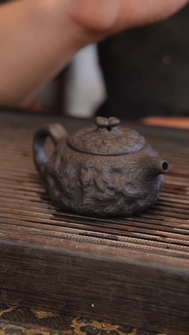 茶壶紫砂供春 黑金砂 180cc