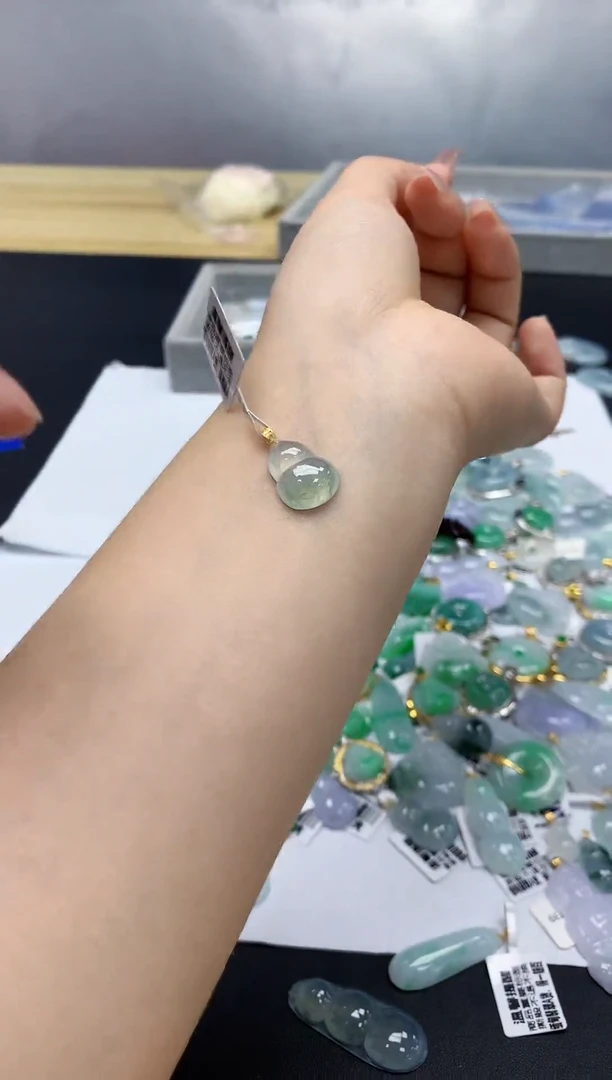 颈饰18K金镶嵌翡翠天然缅甸a货翡翠百元以上9元证书费自理