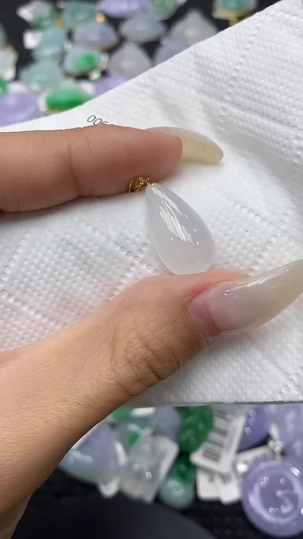 颈饰18K金镶嵌翡翠11111111111