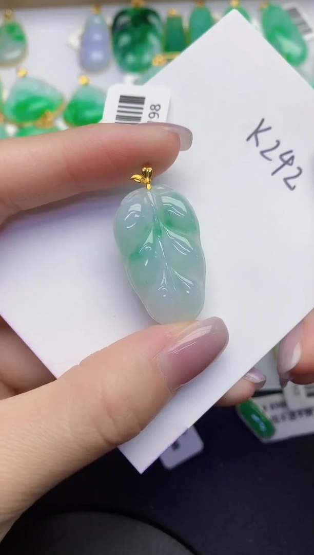 颈饰18K金镶嵌翡翠缅甸天然翡翠A货