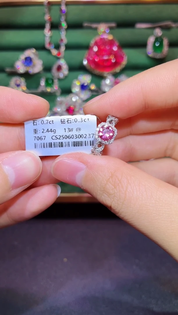 戒指彩色蓝宝石18K金镶嵌0.7克拉帕帕拉恰