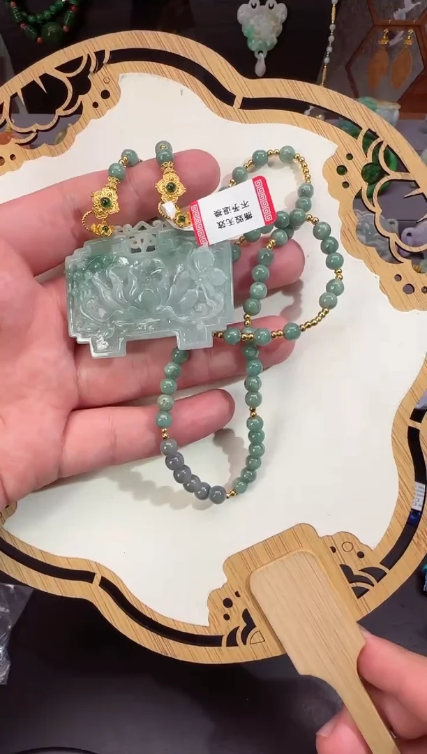 【闪购商品】翡翠颈饰未镶嵌牌子