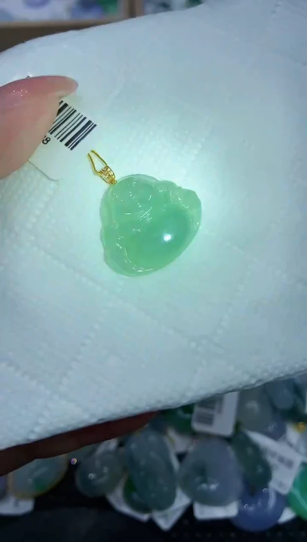 翡翠18K金镶嵌颈饰111111111