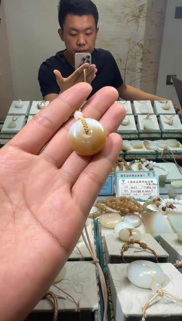 颈饰未镶嵌和田玉我****望糖白平安扣