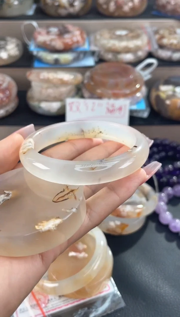 未镶嵌手镯石英质玉60
