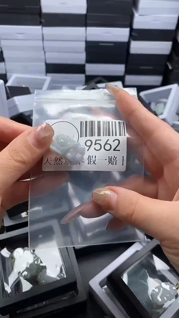 吊坠(不含链)未镶嵌翡翠9562