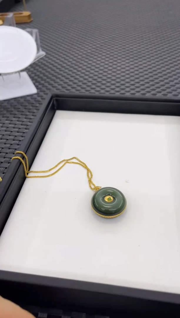 吊坠(不含链)18K金镶嵌和田玉平安扣（多样性发一件）D3356-1