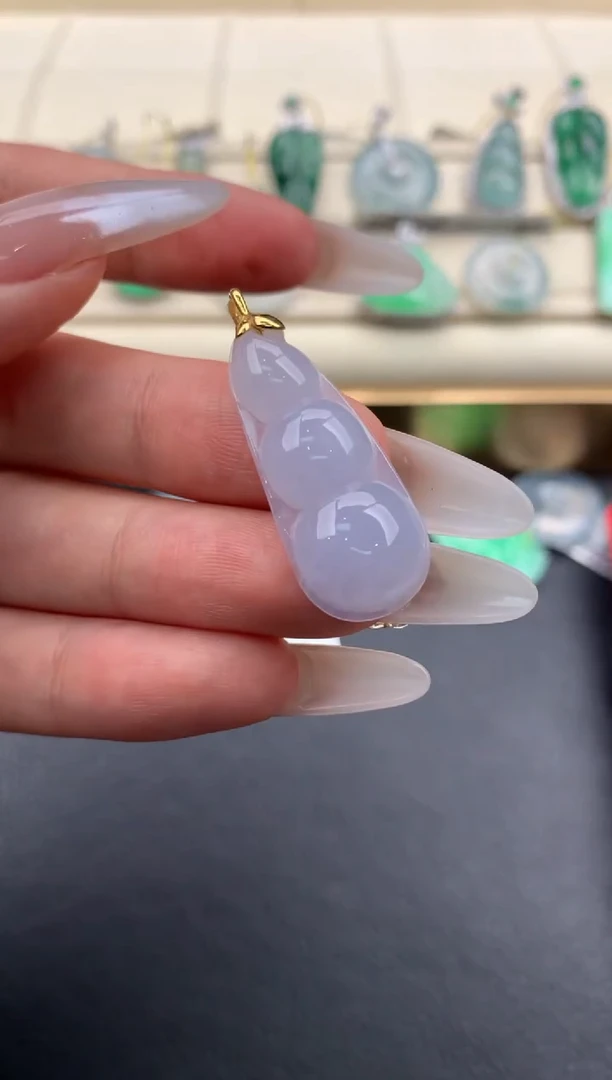 翡翠18K金镶嵌颈饰A941
