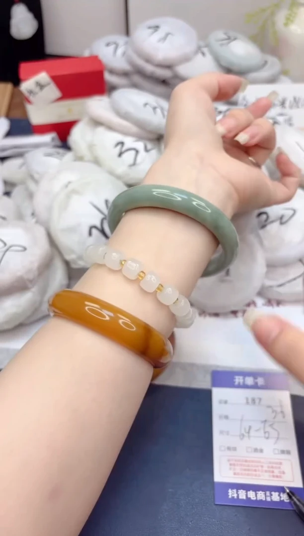 石英质玉手镯未镶嵌187-翠玉-圈口65