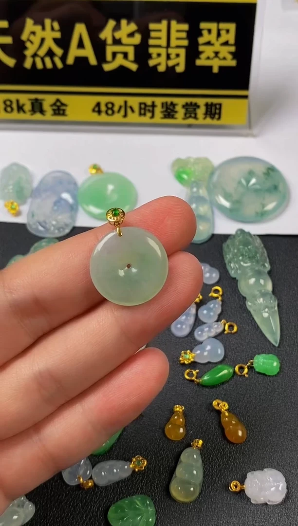 翡翠18K金镶嵌颈饰天然A货翡翠