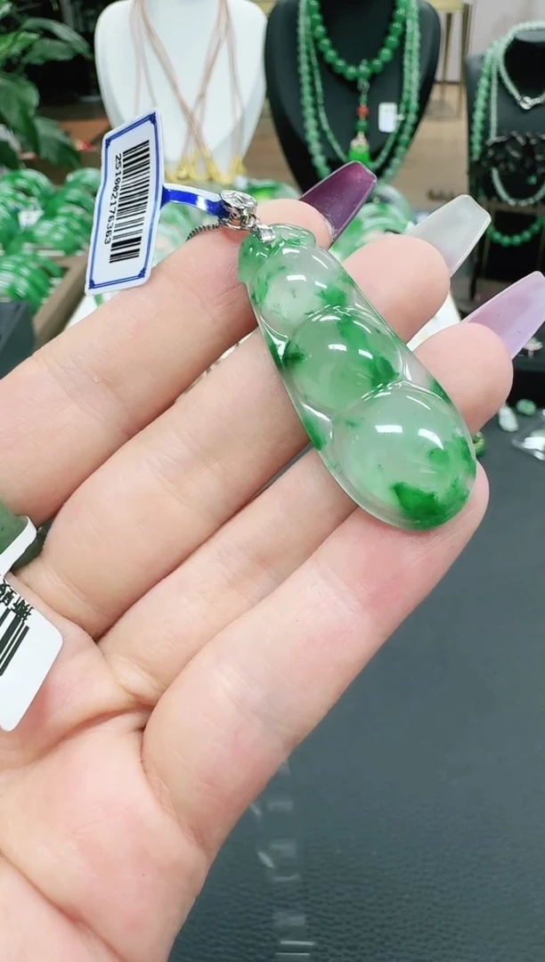 未镶嵌1石英质玉（非洲翠）/1995