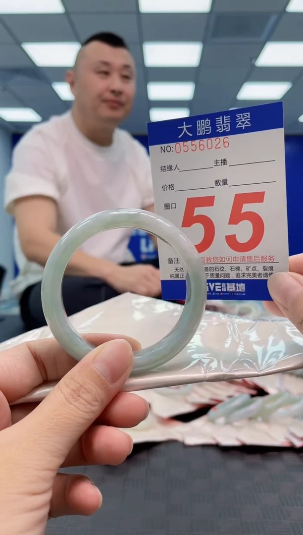 翡翠手镯未镶嵌AAAAAAAA