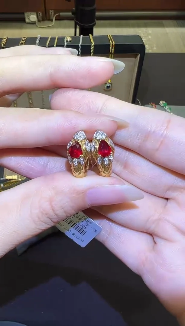 18K金镶嵌耳饰红宝石1.26ct