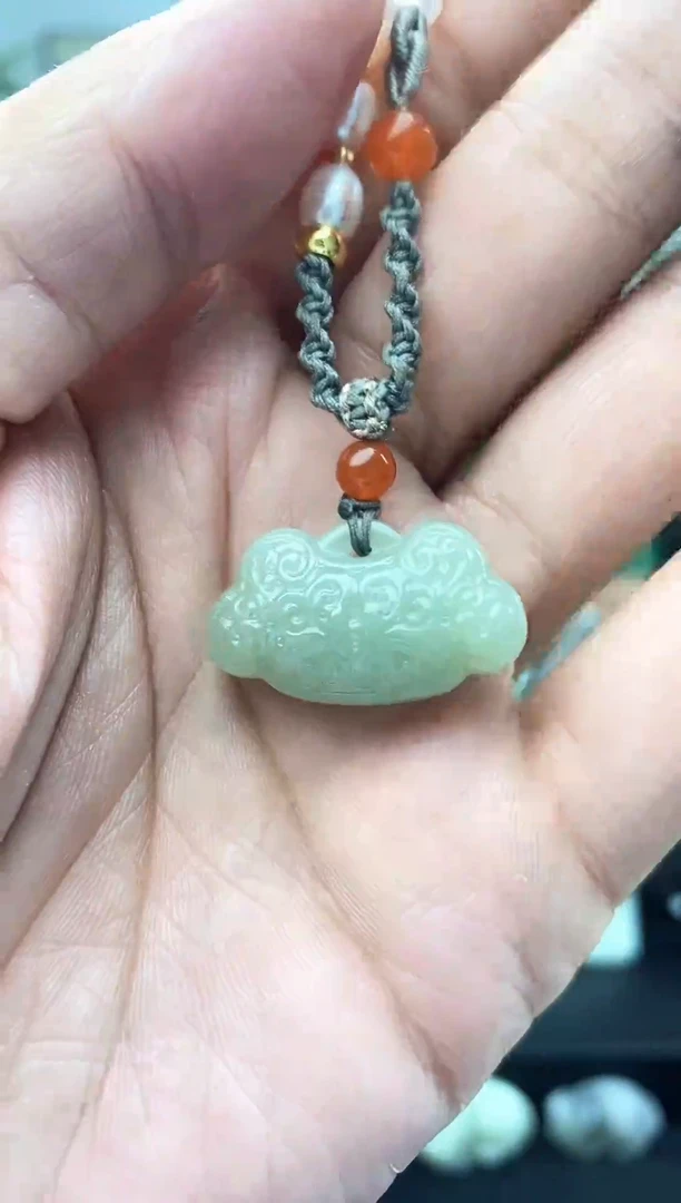 和田玉未镶嵌颈饰1