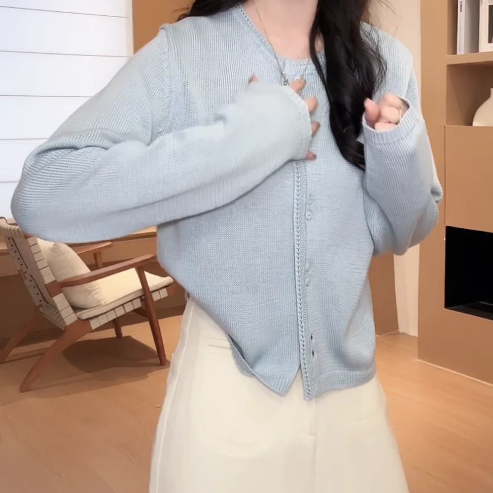 浅蓝色长袖针织衫女春季新款简约短款开衫毛衣