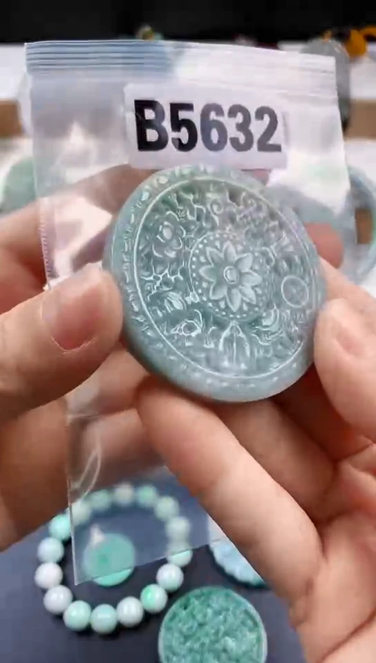 颈饰未镶嵌翡翠天然翡翠吊坠挂件