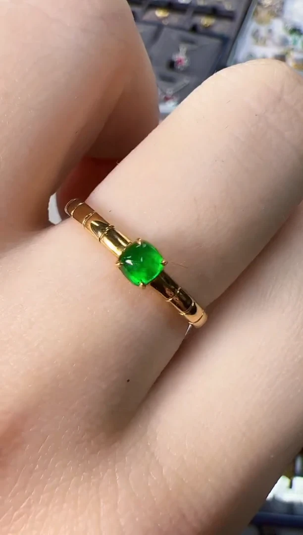 【闪购商品】祖母绿戒指18K金镶嵌戒指
