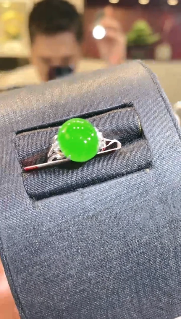 翡翠18K金镶嵌颈饰A18天然A货翡翠戒指