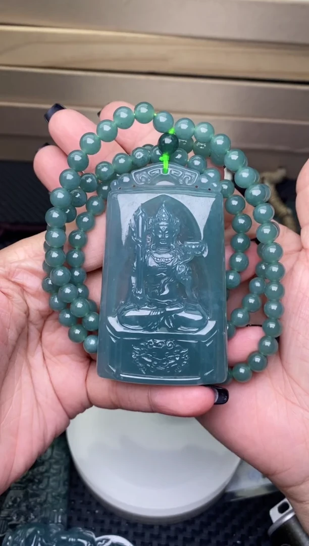 颈饰未镶嵌翡翠