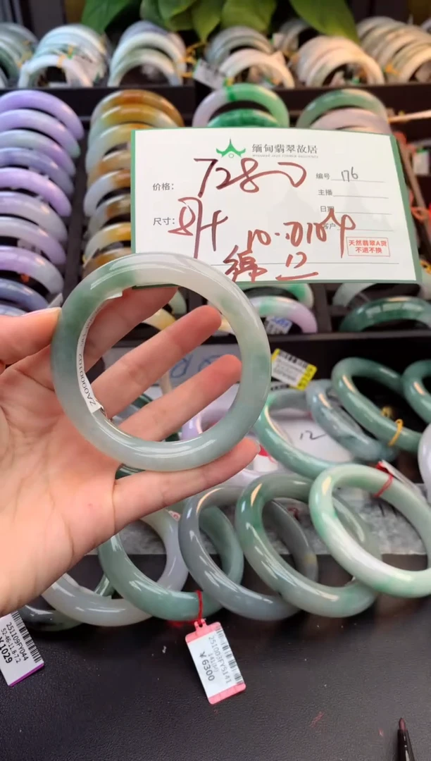 未镶嵌定制翡翠毛货需精细抛光+多人