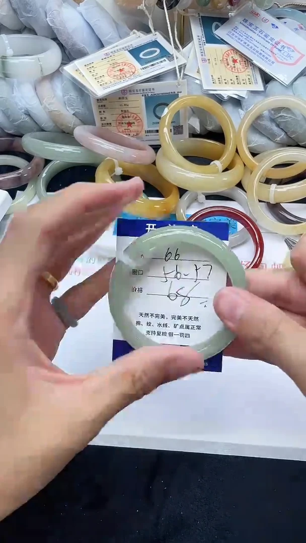 石英质玉手镯未镶嵌66