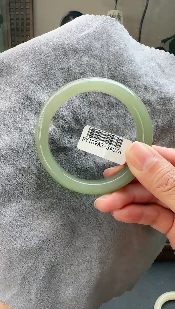 【闪购商品】和田玉手镯未镶嵌54+