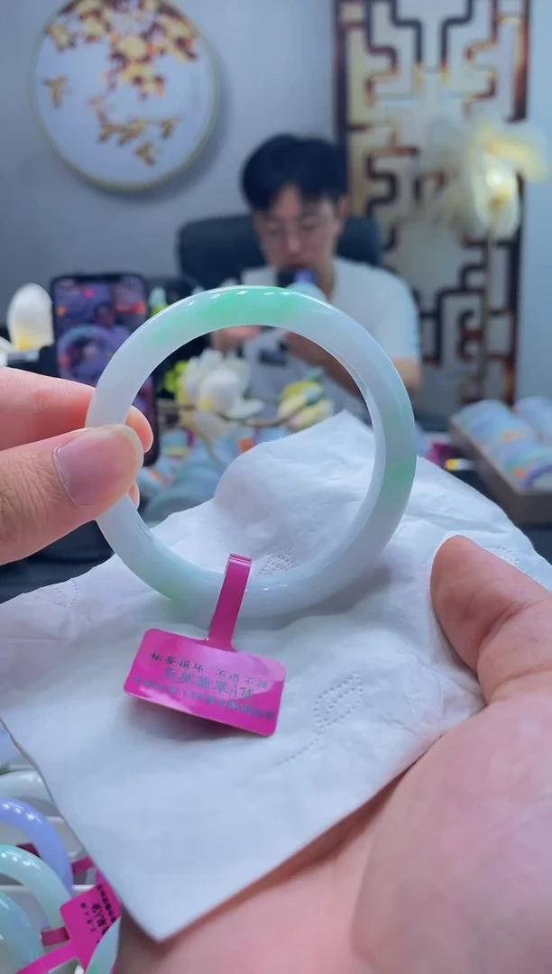 翡翠手镯未镶嵌225手镯57